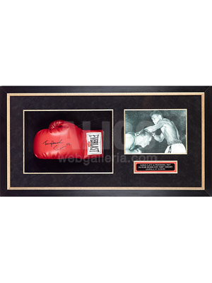 Cassius Clay / Tunney Hunsaker Autographed Glove with 8 x 10" Photo from his 1st Pro Fight